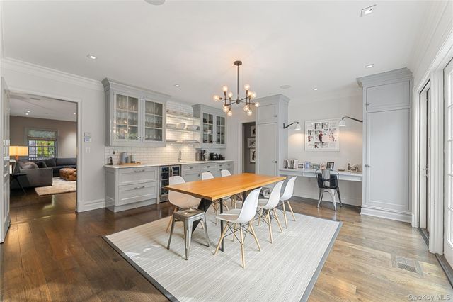 8 Richbell Road, Scarsdale, NY 10583