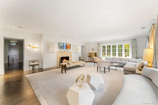 8 Richbell Road, Scarsdale, NY 10583