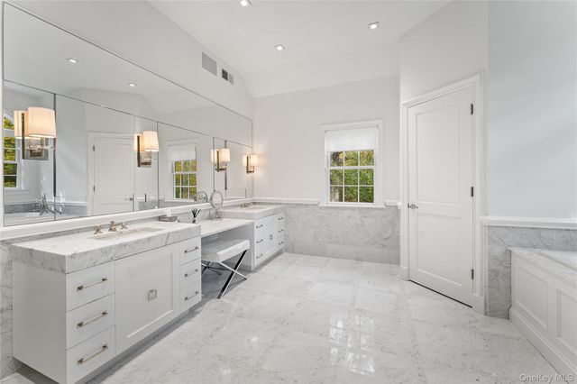 8 Richbell Road, Scarsdale, NY 10583