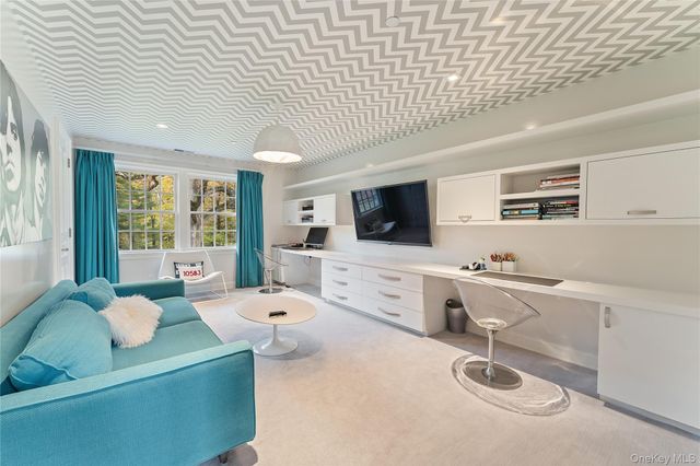 8 Richbell Road, Scarsdale, NY 10583