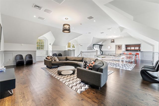 8 Richbell Road, Scarsdale, NY 10583