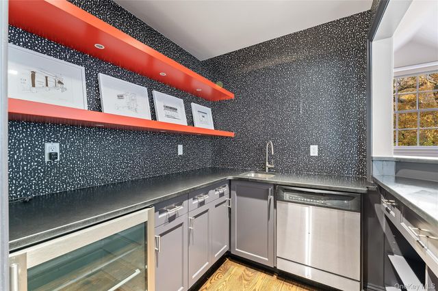 8 Richbell Road, Scarsdale, NY 10583