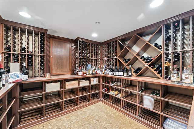 8 Richbell Road, Scarsdale, NY 10583