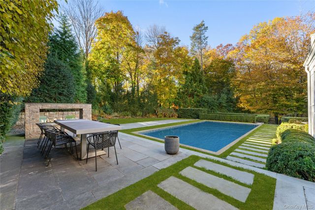 8 Richbell Road, Scarsdale, NY 10583