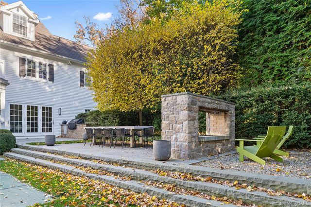 8 Richbell Road, Scarsdale, NY 10583