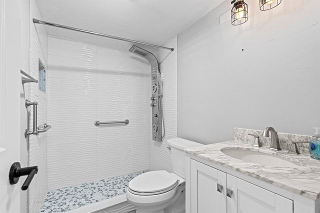 228 Camden J, West Palm Beach, FL 33417