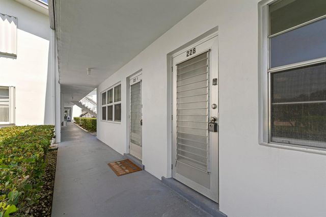 228 Camden J, West Palm Beach, FL 33417