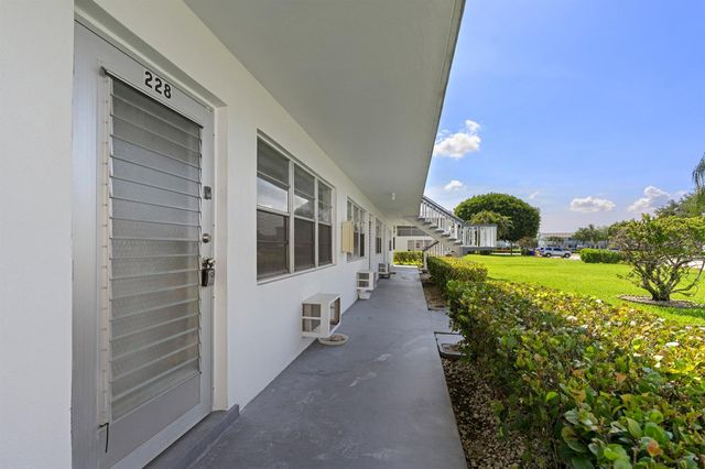 228 Camden J, West Palm Beach, FL 33417