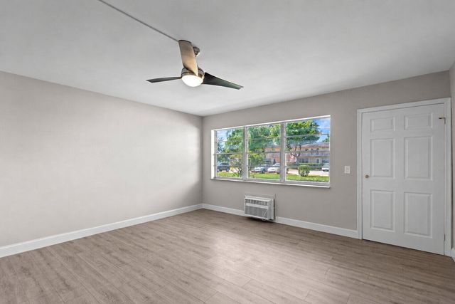 228 Camden J, West Palm Beach, FL 33417