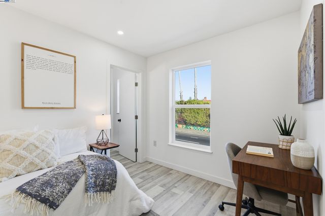 5729 Bancroft Ave, Oakland, CA 94605