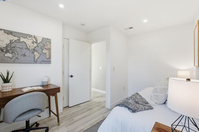 5729 Bancroft Ave, Oakland, CA 94605