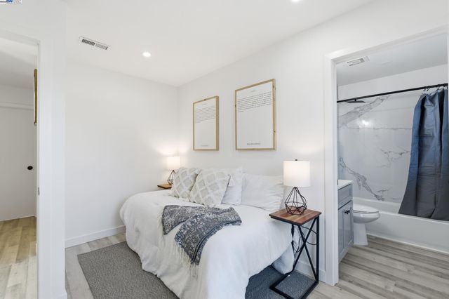 5729 Bancroft Ave, Oakland, CA 94605