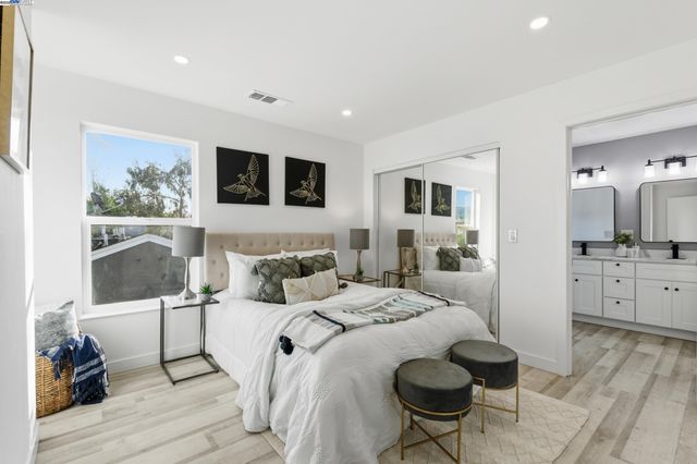 5729 Bancroft Ave, Oakland, CA 94605