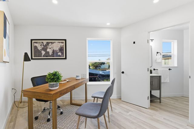 5729 Bancroft Ave, Oakland, CA 94605