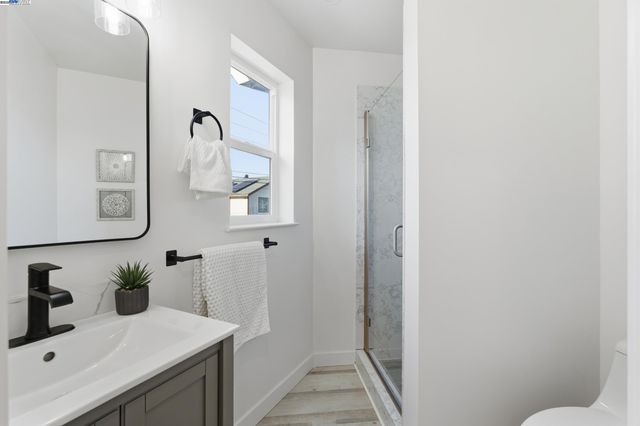 5729 Bancroft Ave, Oakland, CA 94605