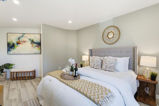 5729 Bancroft Ave, Oakland, CA 94605