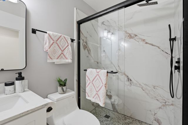 5729 Bancroft Ave, Oakland, CA 94605