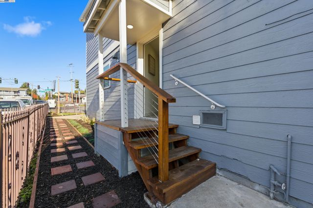 5729 Bancroft Ave, Oakland, CA 94605