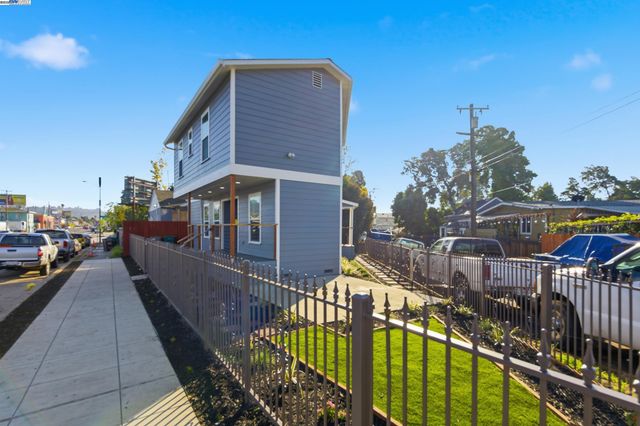 5729 Bancroft Ave, Oakland, CA 94605