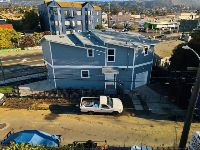 5729 Bancroft Ave, Oakland, CA 94605