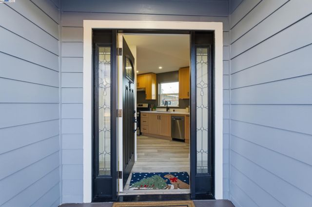 5729 Bancroft Ave, Oakland, CA 94605