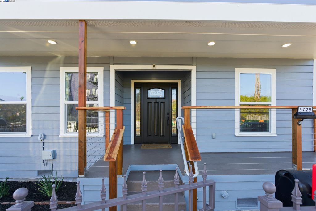 5729 Bancroft Ave, Oakland, CA 94605