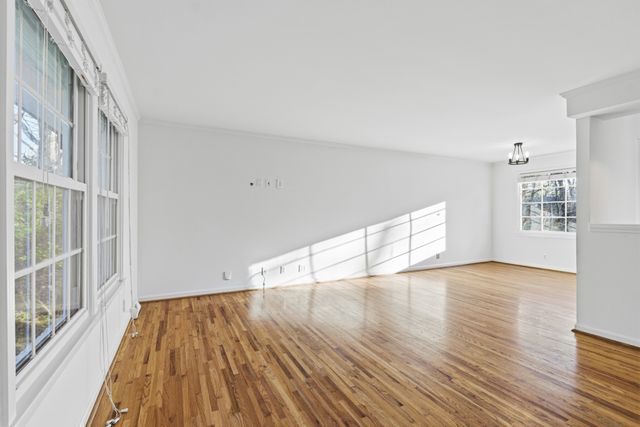 3325 Dumas Dr, Nashville, TN 37211