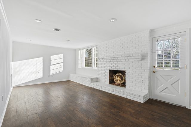 3325 Dumas Dr, Nashville, TN 37211