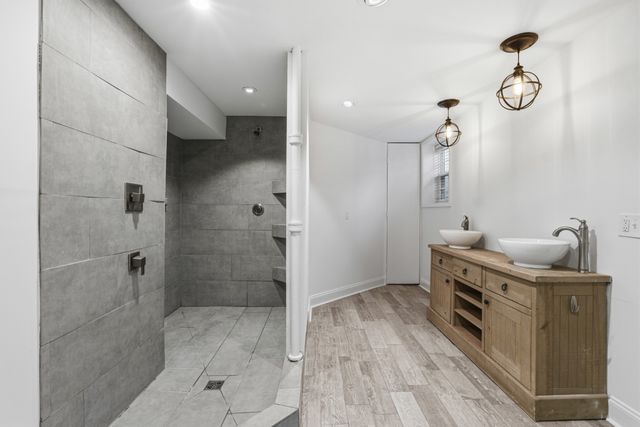 3325 Dumas Dr, Nashville, TN 37211