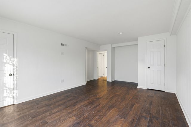 3325 Dumas Dr, Nashville, TN 37211