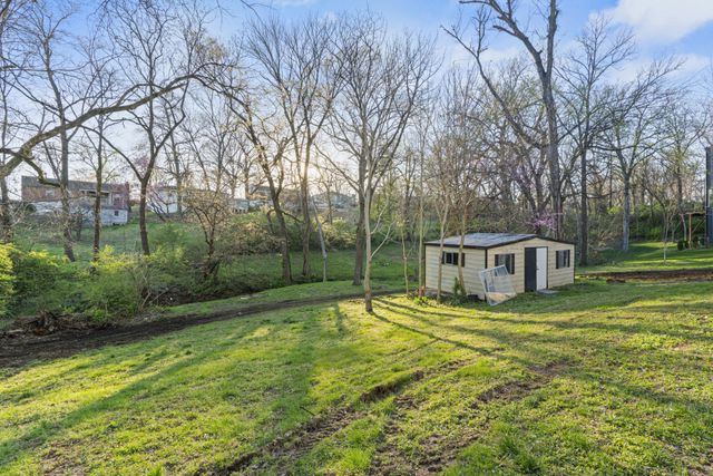 3325 Dumas Dr, Nashville, TN 37211