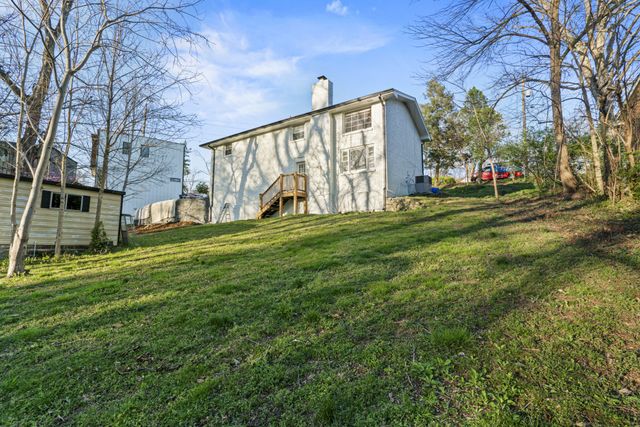 3325 Dumas Dr, Nashville, TN 37211