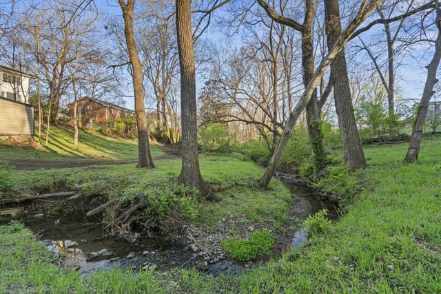 3325 Dumas Dr, Nashville, TN 37211