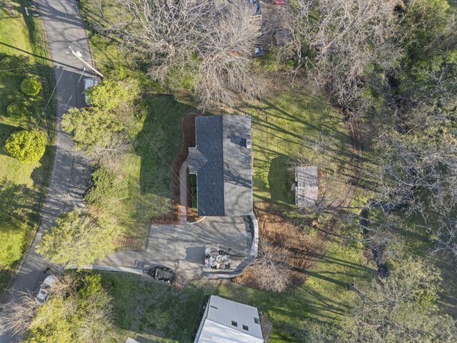 3325 Dumas Dr, Nashville, TN 37211