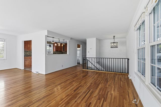 3325 Dumas Dr, Nashville, TN 37211