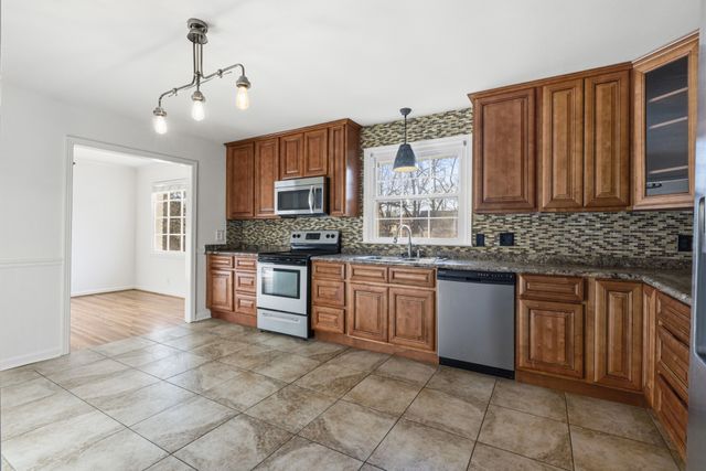 3325 Dumas Dr, Nashville, TN 37211