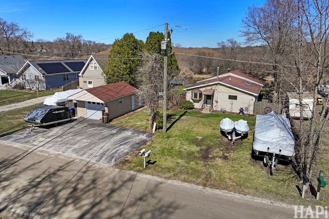 1319 Nippersink Drive, Spring Grove, IL 60081