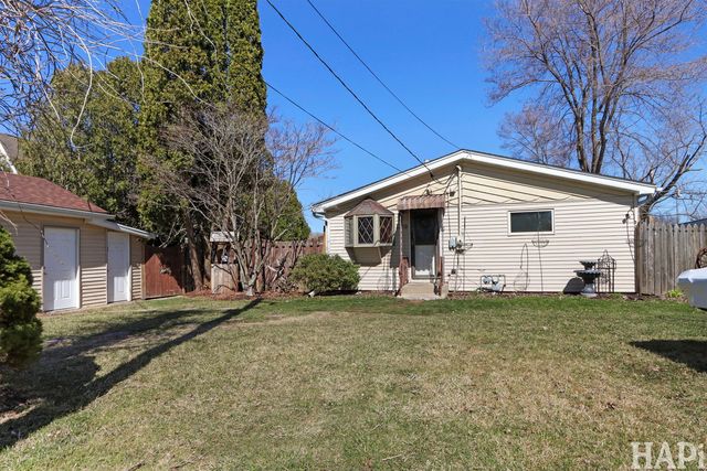 1319 Nippersink Drive, Spring Grove, IL 60081