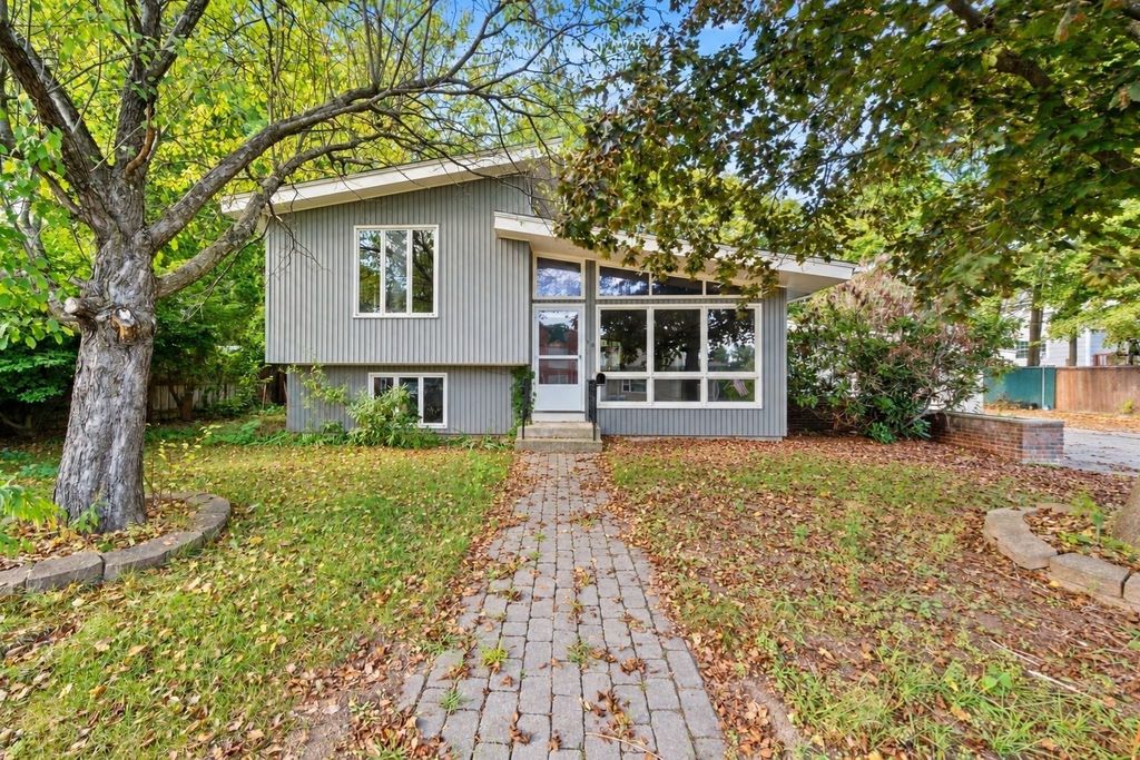 59 Hally Rd, Lowell, MA 01854
