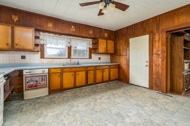15016 Harmony Church Road, West Frankfort, IL 62896