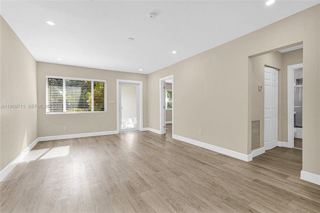 11919 NE 8th av, Biscayne Park, FL 33161