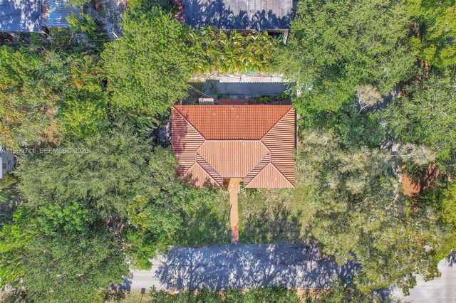 11919 NE 8th av, Biscayne Park, FL 33161