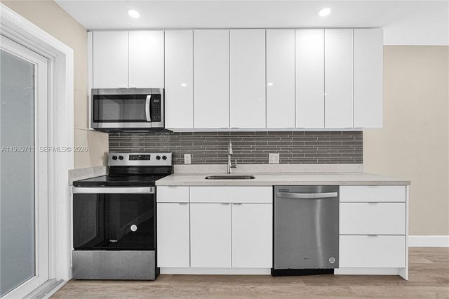 11919 NE 8th av, Biscayne Park, FL 33161