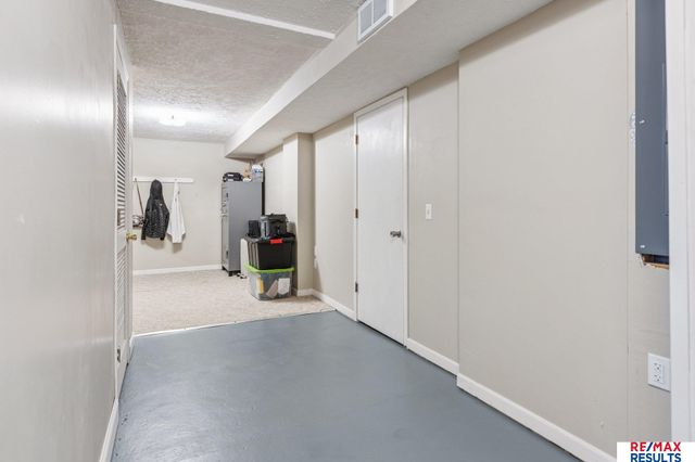 5796 County Road 40, Fort Calhoun, NE 68023