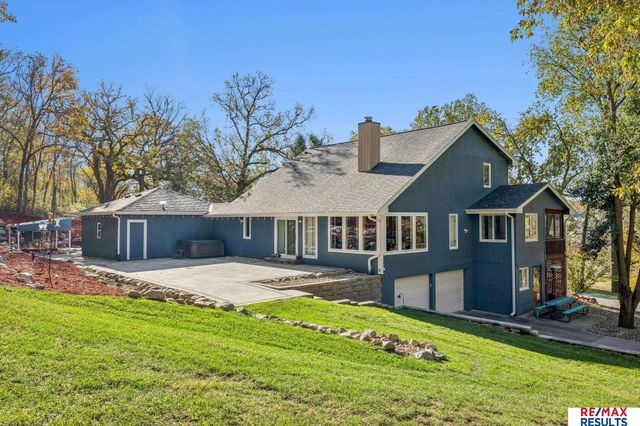 5796 County Road 40, Fort Calhoun, NE 68023