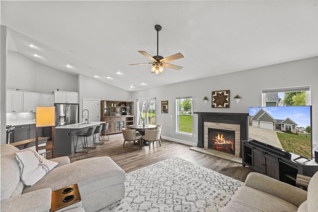 N8041 Preserve Park DRIVE, Ixonia, WI 53036
