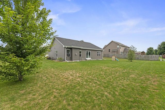 N8041 Preserve Park DRIVE, Ixonia, WI 53036