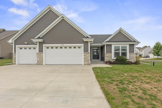 N8041 Preserve Park DRIVE, Ixonia, WI 53036