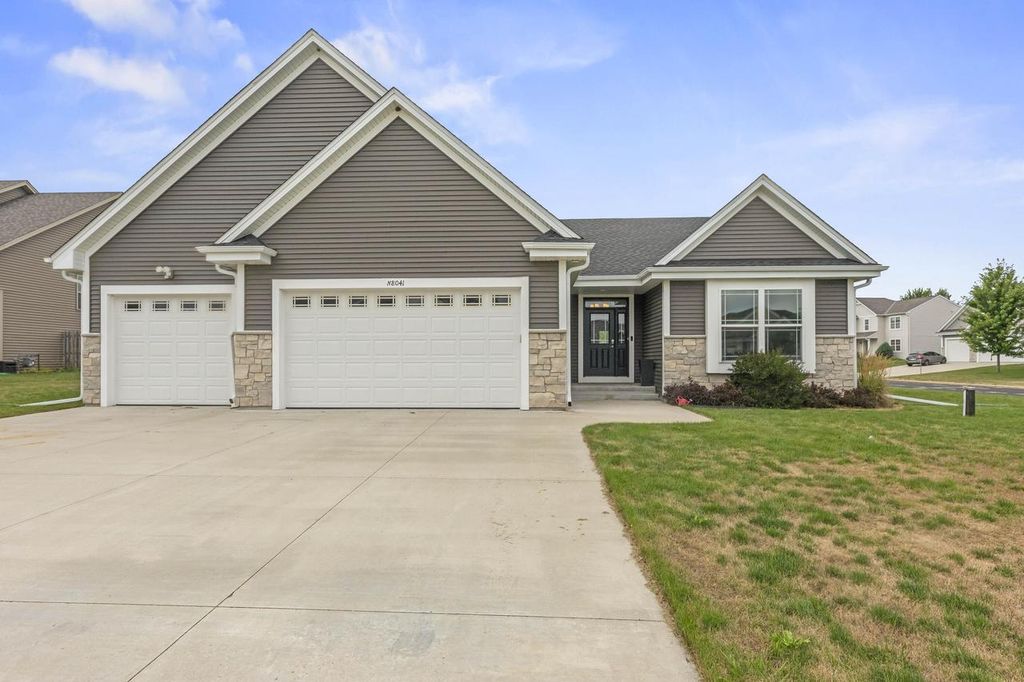 N8041 Preserve Park DRIVE, Ixonia, WI 53036