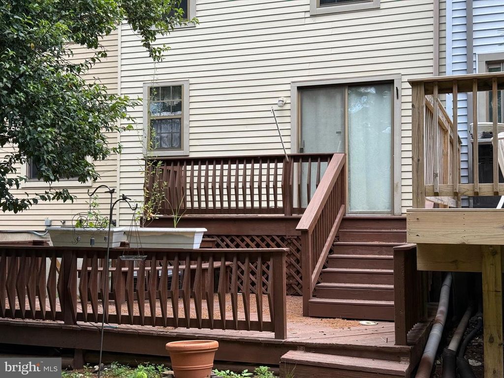 402 HOPKINS CT, North Wales, PA 19454